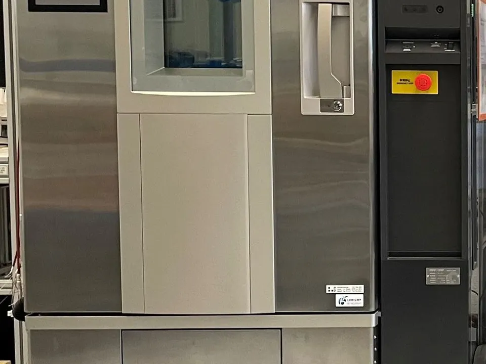 Temperaturprüfkammer im Batterielabor